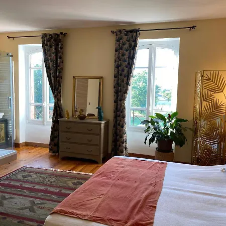 Chateau Du Caperan Bed & Breakfast